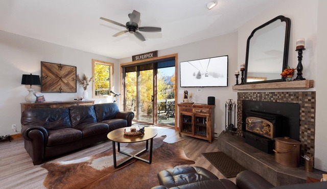 Cliffside Casa (#109) | Mtn Views - Deck - 1 Mile to Ski & Mtn Biking, DogsOK