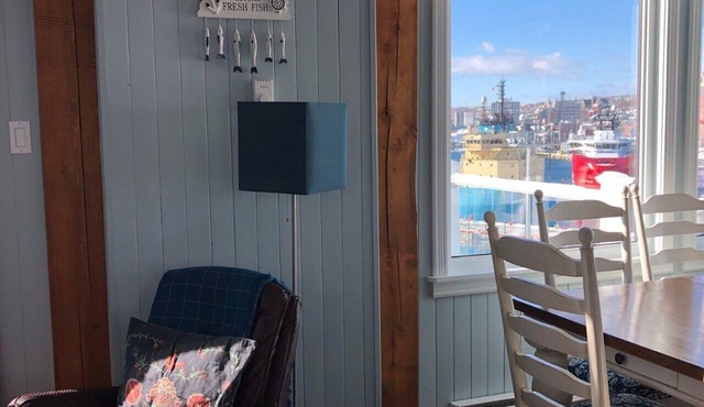 Cliffside Cottage With Ocean, Harbour, City And Cliffside Views