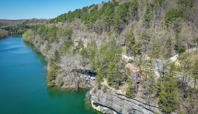 Cliffside Eureka Springs Cabin w/Beaver Lake View