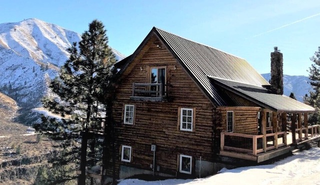 Cliffside Log Cabin w/ Large Deck for Enjoying Spectacular Views & Wildlife