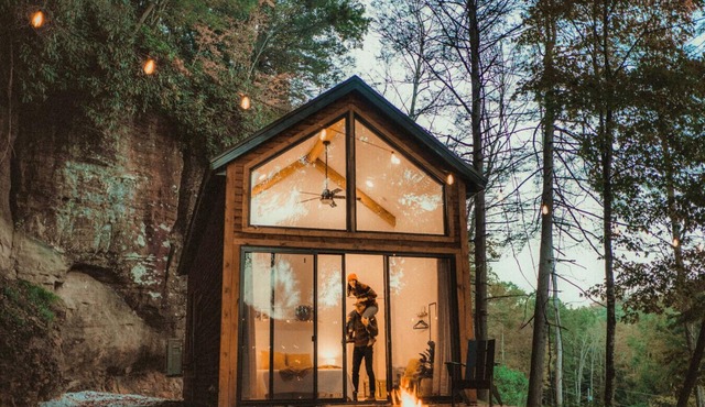 Cliffside Nordic Cabin | Pet Friendly | Sleeps 4