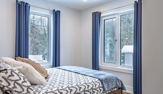 Cliffside Retreat - Cozy Chic Getaway, Exceptional Privacy & Nature Views