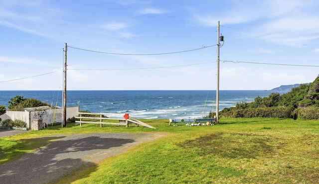 Cliffside Retreat Near Beach Access