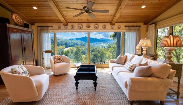 Cliffside Retreat - Scenic Overlook/Creek/Firepit