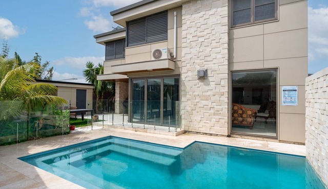 Clifftop Luxury with Pool