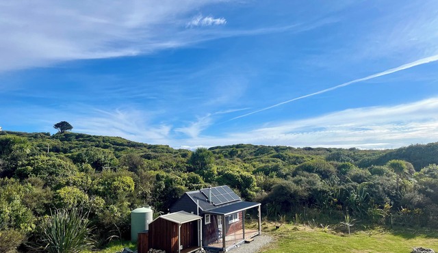 Clifftop nature retreat with stunning ocean views