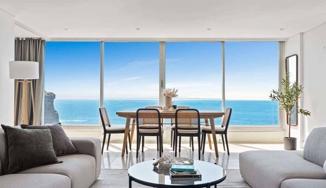 Clifftop Oasis with Breathtaking Views