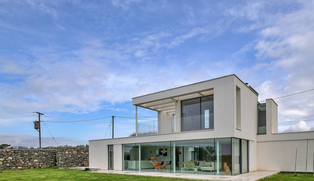 Clifftop Retreat in Criccieth with Stunning Views