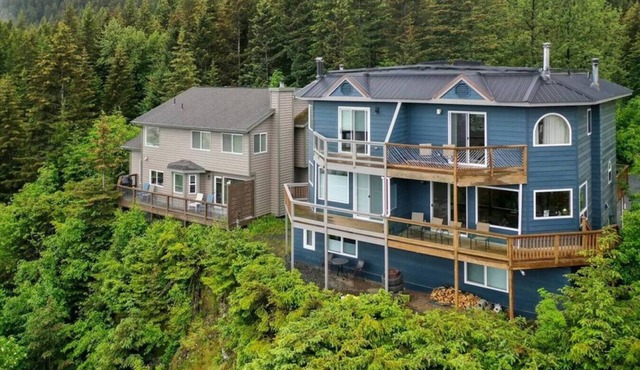 Clifftop Townhouse, Panoramic Views Sleeps 8