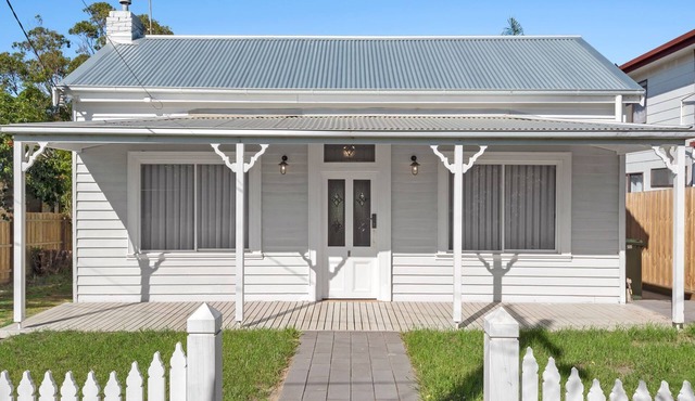 Cliffy Jack - 220 metres from the heart of St Leonards and local beach.