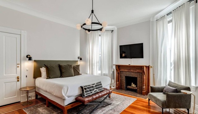 Clifton 1 Bed Renovated Historic Home by Zoo, UC