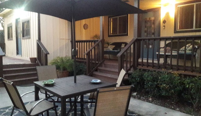 Clifton By The Sea Bungalow-2 Miles from Kemah Boardwalk- Pet Friendly