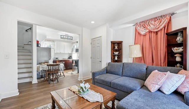 Clifton House: Spacious 4BRM 2BR house 15 mins from Stadium