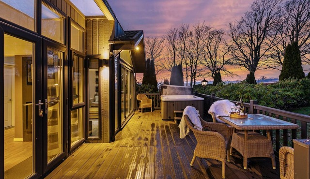 Clifton Lodge, Kentisbury Grange - a lodge that sleeps 4 guests in 2 bedrooms