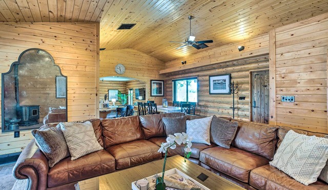 Clifton Retreat w/Breathtaking Mt Backdrop!