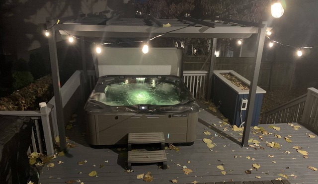 Clifton Scenic Lodge 3BR 2BA: Private Hot Tub, Spacious Patio, Offstreet Parking