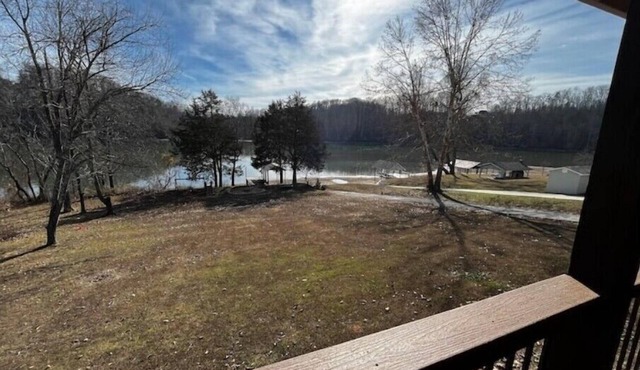 Clinch River Getaway - A lakefront retreat, just 5 minutes from grocery.n
