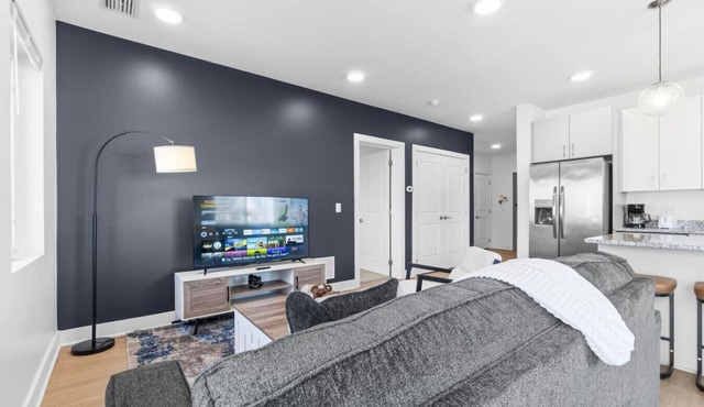 Clinic & CWRU 2BR | Balcony + Parking, 24/7 GYM