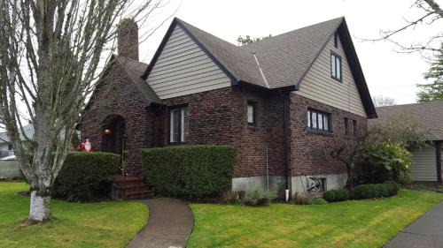 Clinker Cottage Garden Apartment - Free Breakfast!