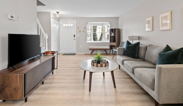 ClintonCrest: Private Yard & Near DC