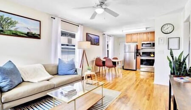 Clintonville Charmer, Dogs Welcome, Close to OSU