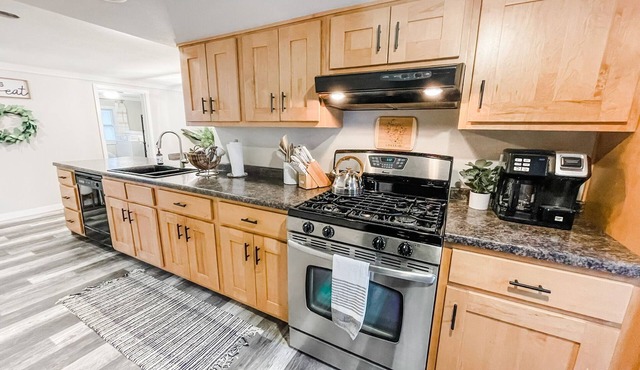 ⭐️ Clintonville! Quaint Stay on Quiet Street! 2 bed/1 bath!