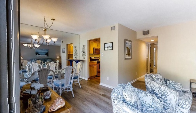 Clipper Court 817