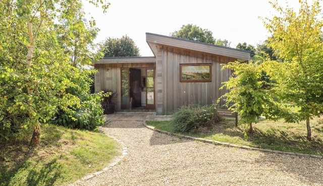 CLIPSHAM, pet friendly, with open fire in Exton, Rutland