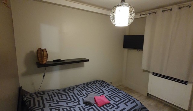 Clock apartment near quai de Seine and di center