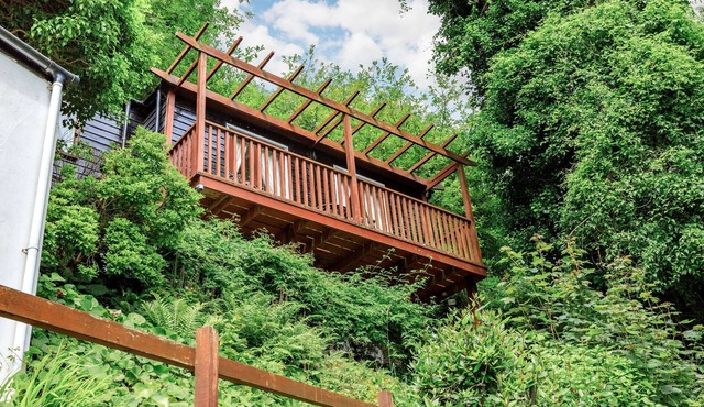 CLOONEAVIN CHALET, pet friendly, country holiday cottage in Lynmouth