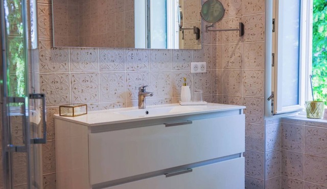 Clos Ceres manor house, in the heart of the vineyards, for up to 10 people