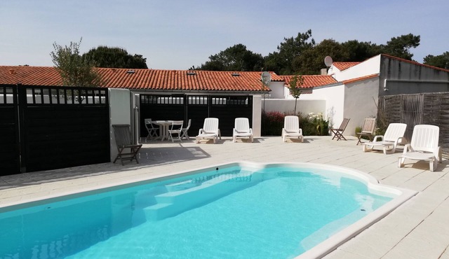 CLOS DES PINS *, Pavilion for 4 people, in the heart of the pine forest, heated swimming pool