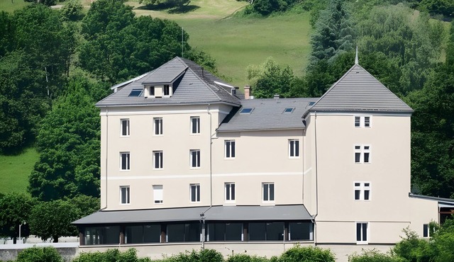 “Clos Du Oui” with Pool, Shared Terrace, and Shared Garden