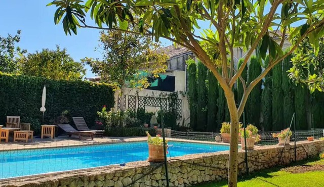 Clos Eugénie, family home with swimming pool!