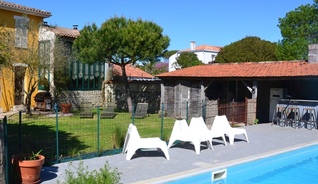 Clos Marc André, with swimming pool, 5mn la Rochelle, 15 mn Ré