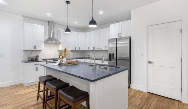 Close 2 restaurants 4BR3BA.Heart of Atl West Midtown, soaking tub:Min Beltline!