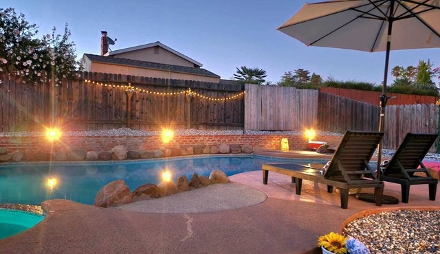 Close 2 roseville/w big pool large backyard game room/fitness equipment