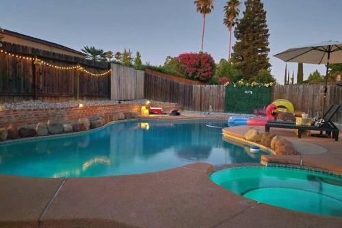 close 2 SAC 4BR/2BA Home w AC/Pool/Jaccuzi/Game Rm