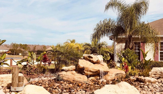 Close, gated, cozy condo 3 bedroom 3 bath. Close to attractions yet peaceful.