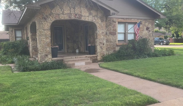 Close to Abilene and Sweetwater Marvelous 3 bdrm with pool.