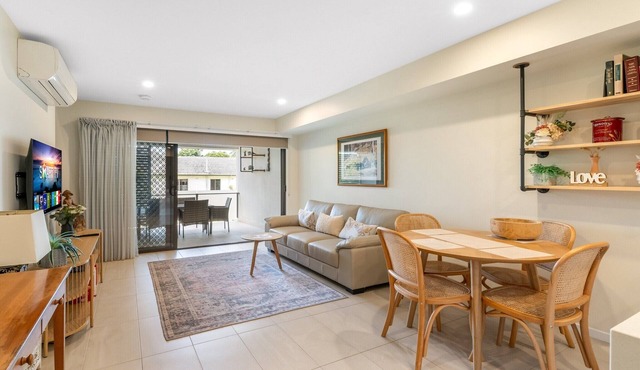 Close to Airport, Cafes, Train & Boondall Wetlands