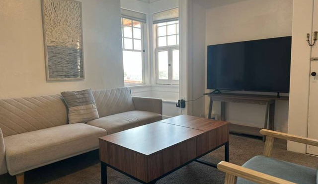 Close to Airport | Walk to Restaurants
