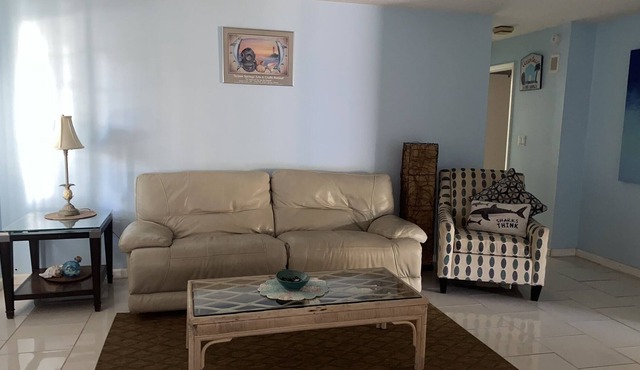 Close to all beaches and attractions, Entire home with fenced in private pool.