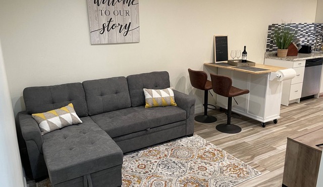 Close to all major outlets, hiking, free parking