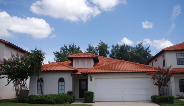 Close to all resorts, gated 4br 3bth w/Pool/Jacuzzi😎 Perfect for the Parks🌴