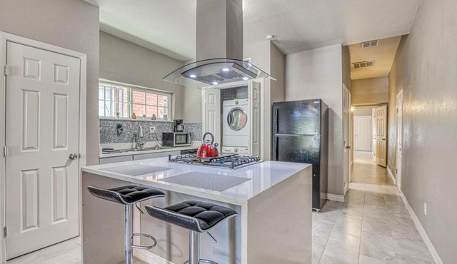 Close to All, Restful Duplex A in Downtown, UTEP, Hospitals