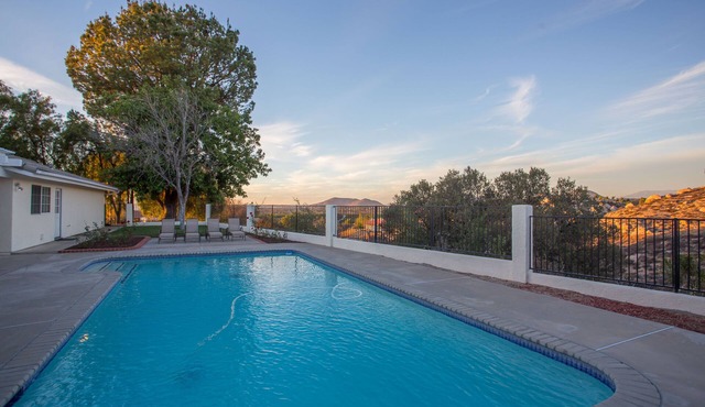 Close to all wineries, paved roads, pool, spa, views! Easy to get around!