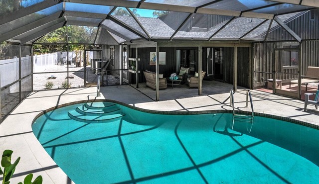 Close to AMI, GORGEOUS NW BRADENTON, Heated Pool, Dog*(See Note)Allow