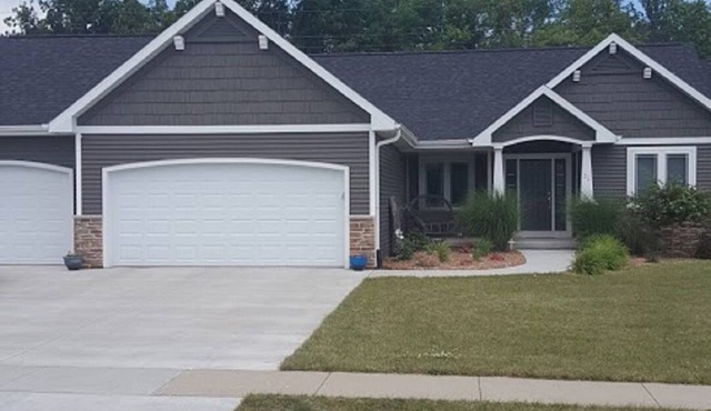 Close to Aquatic Center, Horicon Marsh, Wedding Venue, Easy Drive to EAA