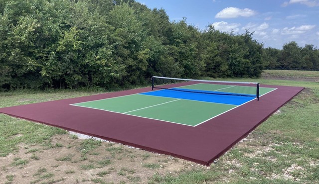Close to Baylor & Silos: 3 BR Home Pickleball Court, Ping Pong Table & Barn